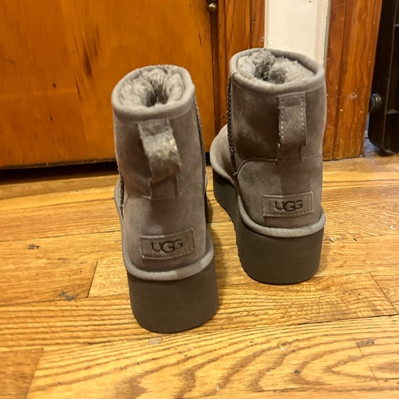 Ugg Classic Mini Platform Boots Gray Size 8 - Picture 6 of 9